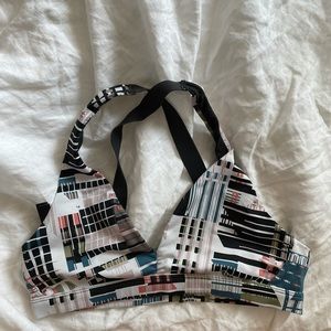 Victoria’s Secret sports bra size medium